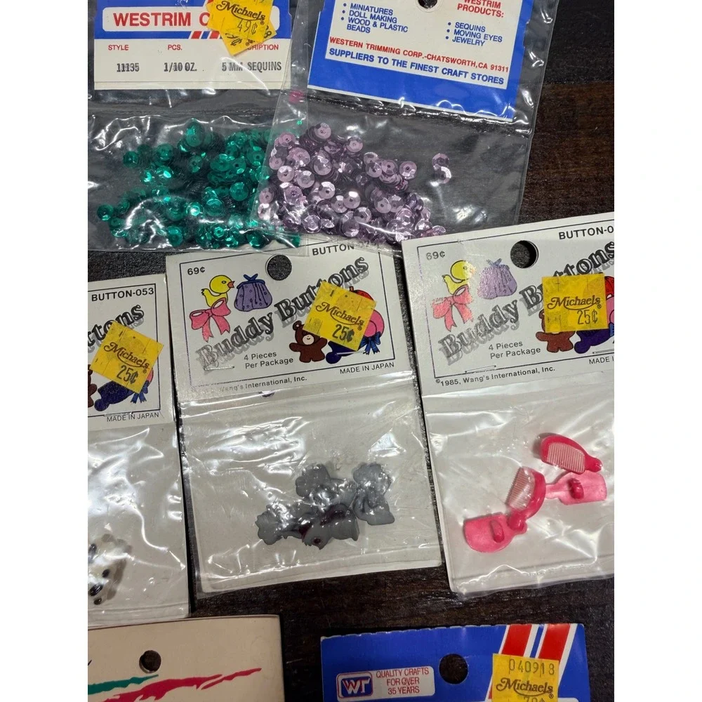 Assorted Craft Sewing Notions Sequins Buttons‎ Needles Buddy Buttons